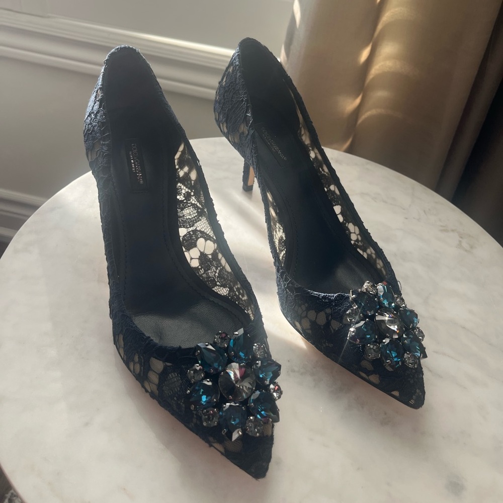 Dolce & Gabbana Navy Lace Bellucci Pumps Sz 39 New with Box
